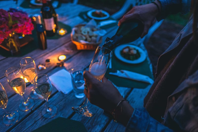 Menschen zusammen Abendessen